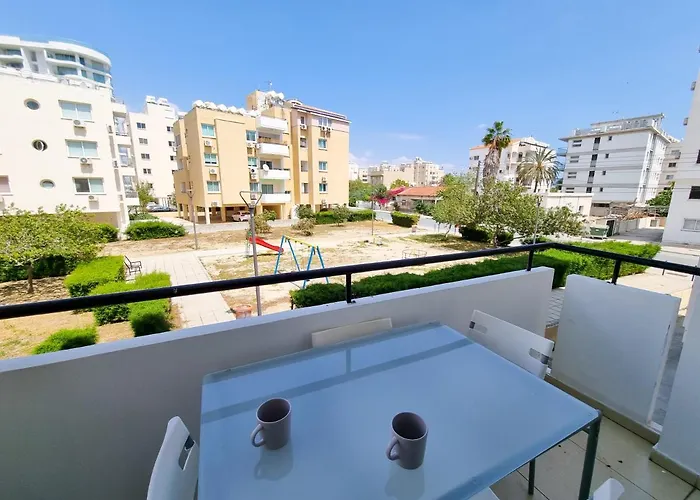 Seaside Heaven With Pool Apartamento Lárnaca