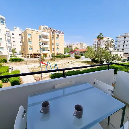 Seaside Heaven With Pool Lejlighed Larnaca